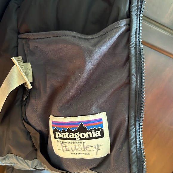 Patagonia kids’ down coat size Small - Picture 7 of 7